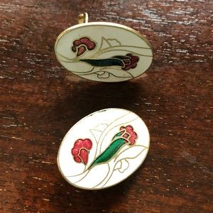 Art Nouveau-style clip on earrings / 1980s clip-on / gold-tone metal floral
